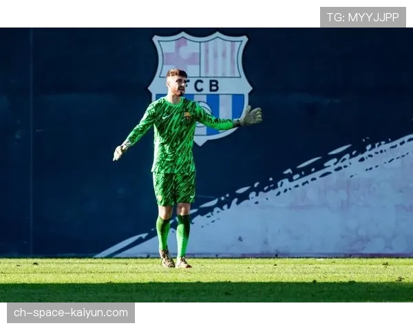 官方：巴萨后卫阿劳霍因膝伤确定缺席欧冠剩余所有比赛